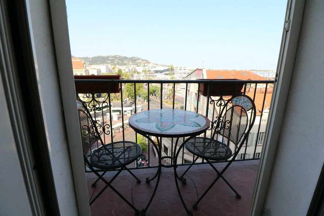 1 Bedroom Suquet, 6 Min From The Palais, Balcony City & Port View 220 Cannes 0*,  France
