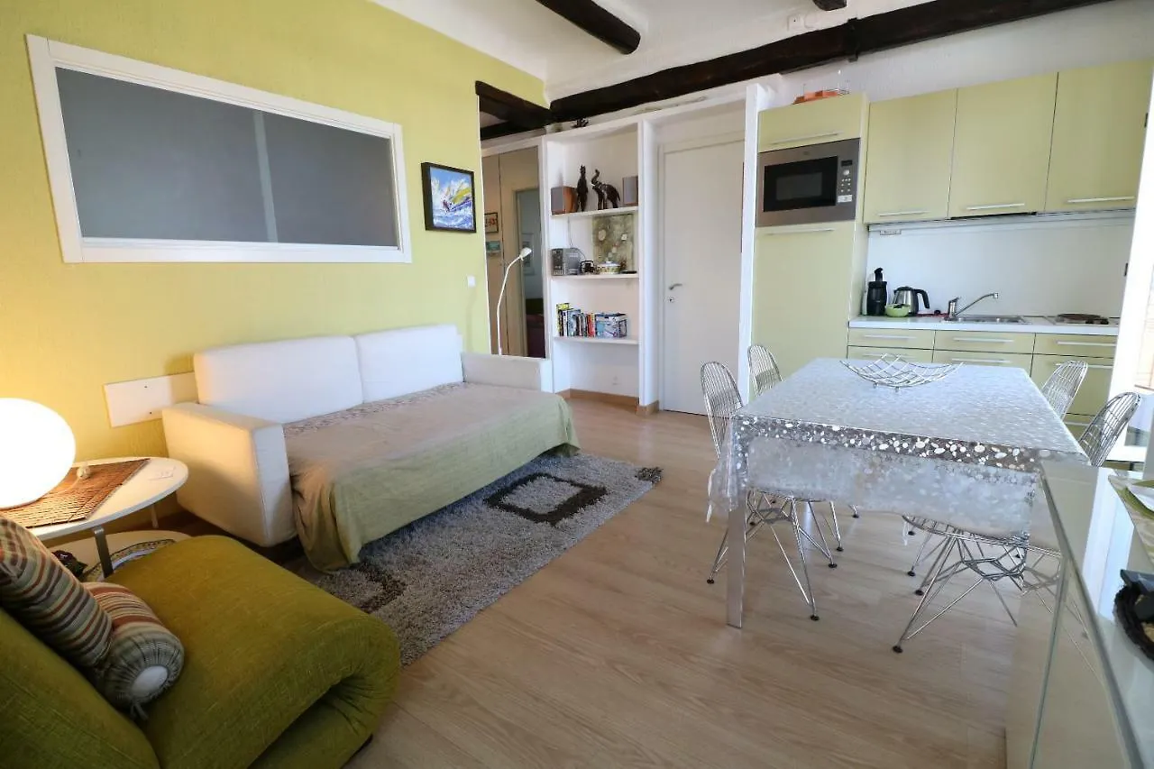 1 Bedroom Suquet, 6 Min From The Palais, Balcony City & Port View 220 칸느 아파트